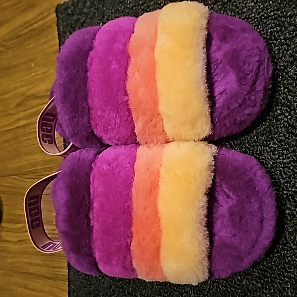 Womans Ugg slippers Size 9